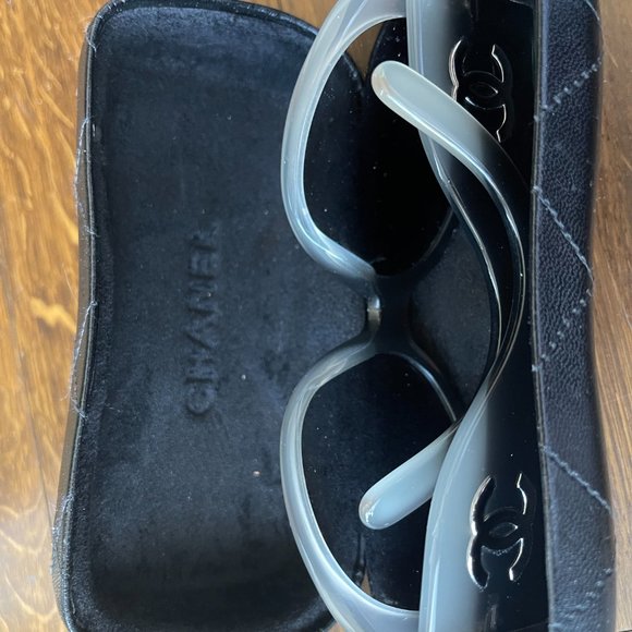 CHANEL OMBRE LIGHT GREY/CREME/BLACK SILVER CC SUNGLASSES - Picture 4 of 4